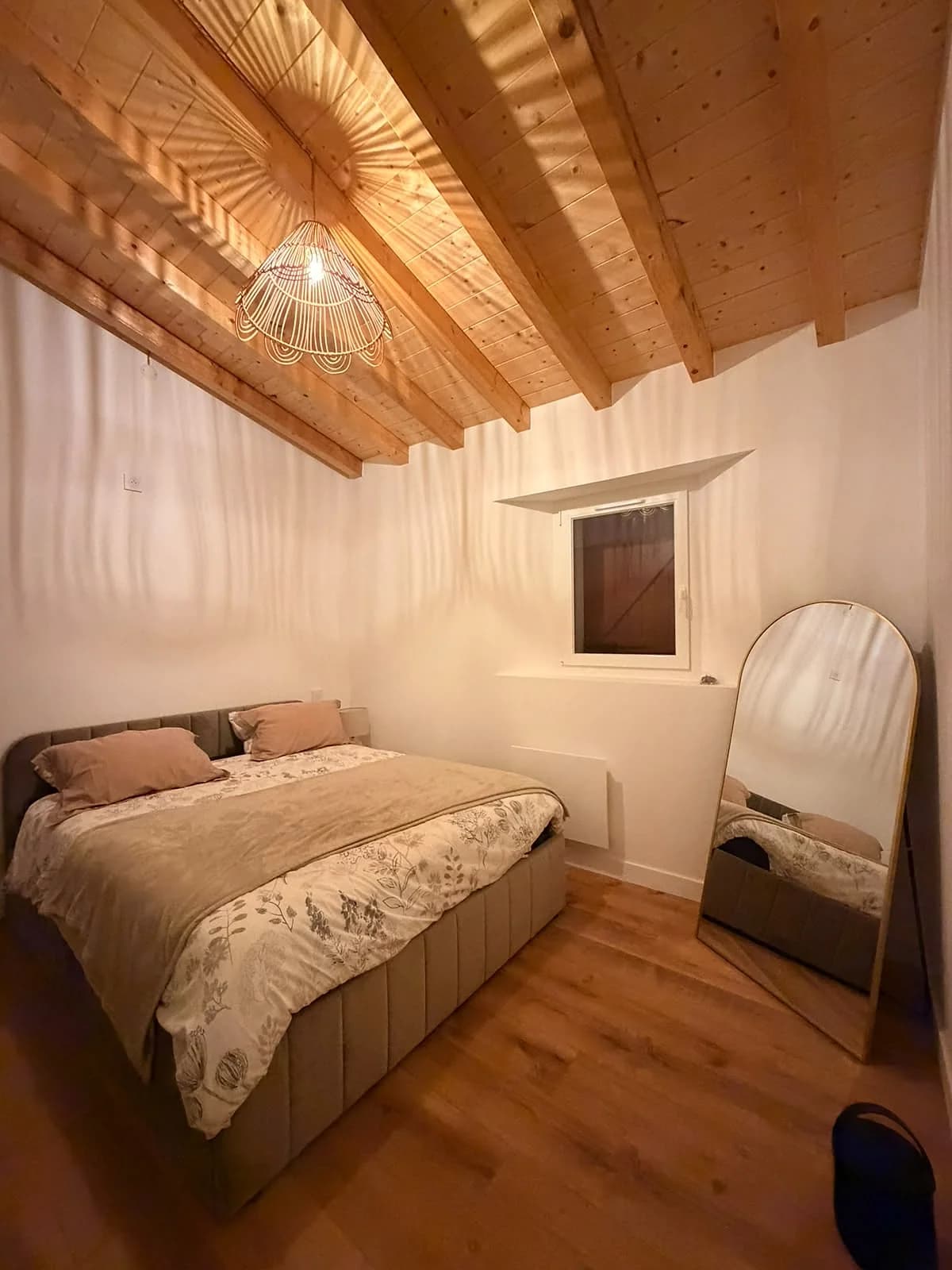 Chambre sous charpente apparente